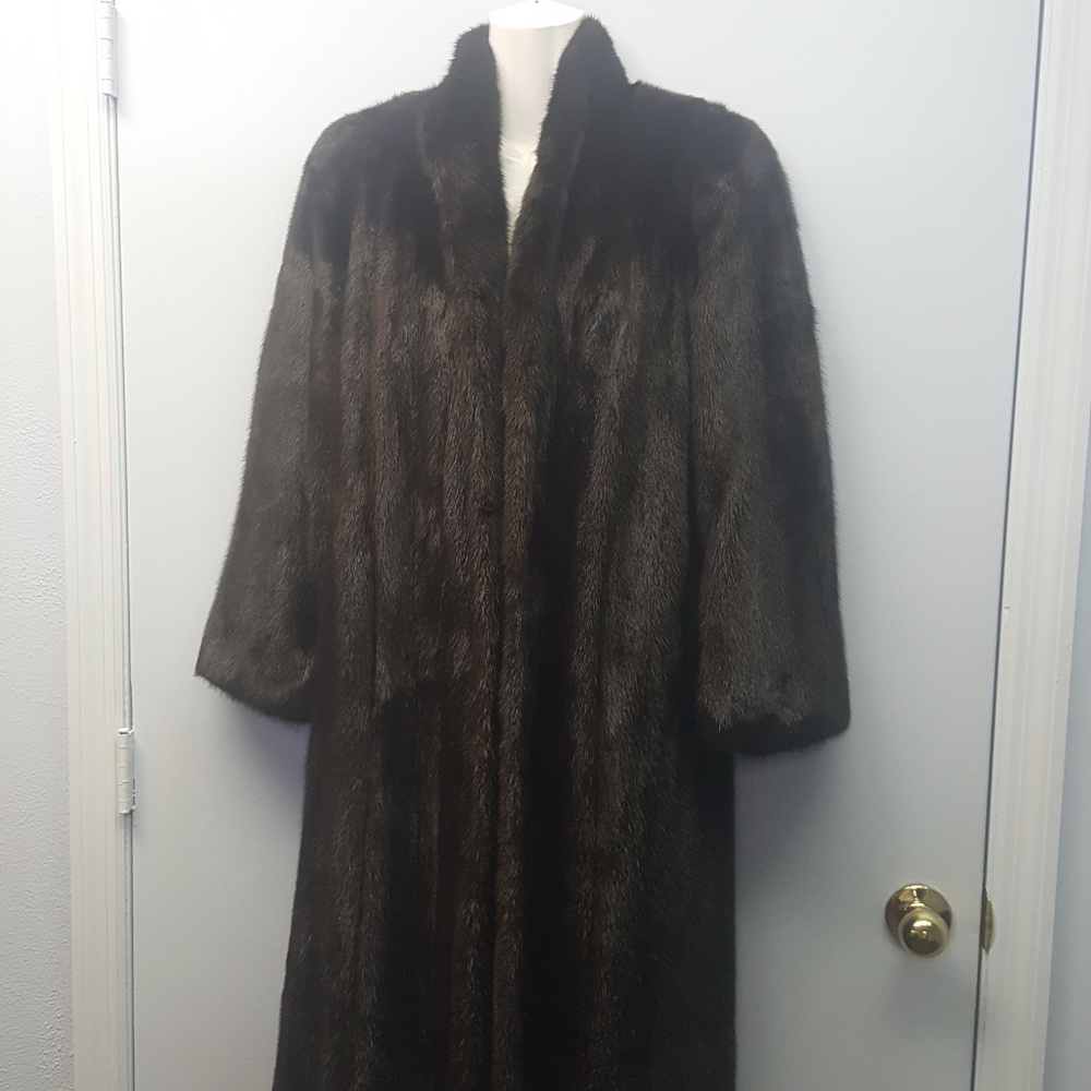 REAL MINK AUTHENTIC FUR COAT  FULL LENGTH FROM MCDANIELS FURS